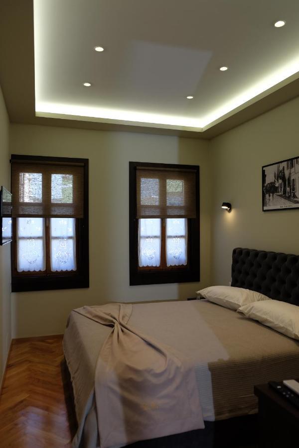 Tebeu Coffe And Bar Bed & Breakfast Vlore Exterior photo
