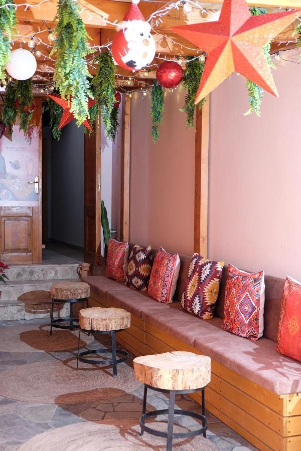 Tebeu Coffe And Bar Bed & Breakfast Vlore Exterior photo